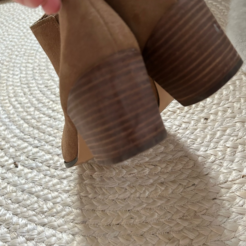 Anne Klein booties boots women’s suede leather upper ankle heel 8 beige tan li - Picture 10 of 10